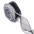Schwarzes Organzaband mit weißen Perlen Detailaufnahme für Geschenkverpackung und Deko. - 5 Yards Packung / Schwarz