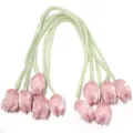 Bourgeons de tulipes en satin rose avec tiges de ruban vert et strass brillants. - 5 Pièces / Strass Rose Poudré