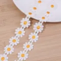 Ribete de encaje bordado de margarita blanca primer plano, cinta floral para accesorios bricolaje - 3 Yards / Naranja Claro