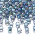 Gedetailleerde close-up van blauwe iriserende gefaseerde kristalparels voor DIY-sieraden. - Gefacetteerde Aardbei (Horizontaal Gat) / 50 Stuks / Blauw