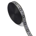 Detailaufnahme von schwarzem Metallic Jacquardband mit Silbermuster fur Kleidung und Basteln - 1,2 cm Breite / Schwarz