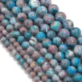 Primo piano dettagliato di perle rotonde in pietra naturale, ideali per gioielli fai da te. - 6mm (circa 60 pezzi) / Blu Lago Scuro