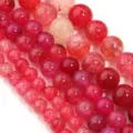 Primo piano di perline di agata screpolata rossa, ideali per creazione di gioielli fai da te. - Diametro 6mm, Foro 0,8mm (circa 60 perle) / Venatura del drago rosso rosa