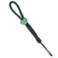 Corto cordino per cellulare intrecciato verde scuro con ciondolo a cuore verde menta. - Stile Cordino con Ornamento a Cuore / 2 Pezzi/Confezione (Lunghezza Totale 19,5 cm) / Verde scuro