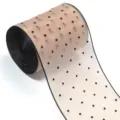 Detail van fijne tule lint met zwarte stippen voor creatieve knutseldecoratie en DIY. - 5 Stuks Verpakking / Khaki