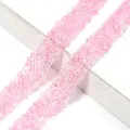 Detalle de cinta de diamantes de resina rosa AB, ideal para manualidades y decoración de ropa. - 1.2cm Ancho 2 Yardas/Pack / Rosa
