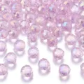 Gedetailleerd overzicht van gefaseerde roze kristallen aardbeikralen voor DIY sieraden. - Gefacetteerde Aardbei (Horizontaal Gat) / 50 Stuks / Roze