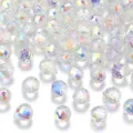 Detailopname van iriserende gefacetteerde kristalparels met AB coating voor DIY sieraden. - Gefacetteerde Aardbei (Horizontaal Gat) / 50 Stuks / AB Wit