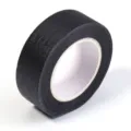 Gros plan de ruban de masquage noir, idéal pour la peinture, les loisirs créatifs et les travaux. - Largeur 2cm (13m/Rouleau 1Rouleau/Paquet) / Noir