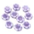 Dettaglio perle in ceramica margherita, superficie smaltata viola chiaro per accessori DIY. - Margherita Viola