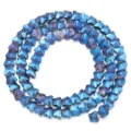 Detailaufnahme einer blauen galvanisierten Schmetterlingsperlenstrangs für Schmuckzubehör. - Schmetterlingsform / 85 Pieces/Pack / Dunkelblau