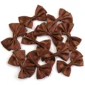 Bruine polyester dubbellaagse strik accessoires details DIY ambacht kleding decoratie - 10 Stuks/Verpakking (4x6cm) / Donker Koffie