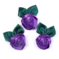 Handgemaakte 3d satijnen rozenknoppen met groene bladeren voor diy haarspelden en kleding - 5-6cm / Paars