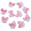 Détail de nœuds en tulle à pois roses, idéal pour pinces à cheveux DIY et accessoires de vêtements. - Bordure en Mesh Rose