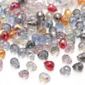 Iriserende gefaseerde glas kristal druppel losse kralen voor DIY sieraden maken. - Gefacetteerde Aardbei (Horizontaal Gat) / 6x8mm (Verpakking van 30) / Willekeurig Gemengde Kleuren
