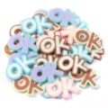 Kleurrijke PVC zachte lijm OK letter DIY bedels voor telefoonhoesje en schoenen accessorie - OK Letter Patch / 30 Stuks (Ongeveer 24x35mm) / Willekeurig Gemengde Kleuren