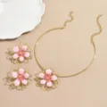 Σετ χρυσό περιδέραιο choker και σκουλαρίκια με ροζ σμαλτέ λουλούδια για γυναίκες. - Ροζ