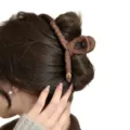 Braune stoffummantelte große Haarklammer elegante Herbst und Winter Haarschmuck für Damen - Umwickelter Stil mit Label / Dunkelbraun