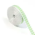 Vue détaillée d'un ruban vichy vert à bords festonnés pour les loisirs créatifs et nœuds. - 5 Yards/Rouleau / Vert clair