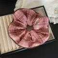 Coletero de cuadros rosas estilo universitario para mujeres, gran accesorio elegante para el pelo. - Cuadros Rosas (1411)