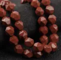 Perline di pietra naturale sfaccettata rossa accessorio DIY gioiello primo piano - Diaspro Rosso