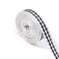 Vue détaillée du ruban à carreaux noir et blanc, idéal pour les loisirs créatifs et accessoires. - 5 Yards/Rouleau / Noir