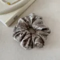 Samt Haargummi für Damen, flauschiger Haarring im Winter, elegante Zopfgummi Haaraccessoires - Hellkaffee