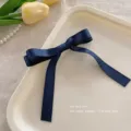 Dunkelblaue Schleifen Haarspange, elegante Seiten-Pony-Spange und süßes Haarzubehör für Damen. - Schleife Streamer Haarspange / Entenschnabel-Clips / Dunkelblau