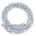 Close-up van gefacetteerde gemetalliseerde kristallen kraaltjes voor DIY-sieraden. - Half Transparant Blauw