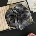 Gran coletero de cuadros estilo preppy, accesorio de pelo de tela suave para mujer elegante. - Cuadros Gris Azul (1415)