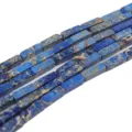 Nahaufnahme von blauen kaiserlichen Jaspis quadratischen Säulenperlen für DIY Schmuck. - 29 Stück/Packung / Cyan und Gold