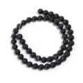 Primo piano di perline di agata nera striata, pietre naturali rotonde per creazione di gioielli. - Agata a Strisce Nere / 8mm (circa 45 pezzi)