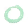 Grüne Chalcedon Perlen Detail Nahaufnahme glatte halbfinierte Edelstein Kette Stk. - Runde Perlen / 6mm Durchmesser (ca. 60 Stk)