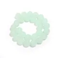 Nahaufnahme von hellgrünen Chalcedon Perlen, polierte runde Edelsteine für DIY Schmuck. - Runde Perlen / Durchmesser 12mm (ca 30 Stk)