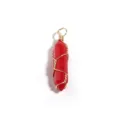 Roter Kristall sechseckiger Säulen-Anhänger mit Golddraht umwickelt, tolles Halsketten-Zubehör. - 1 Stück / Roter Jade
