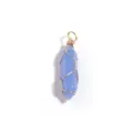 Blauer Kristall hexagonaler Kugel Anhänger mit Golddraht Umwicklung, idealer Halsschmuck. - 1 Stück / Synthetische Blaue Jade