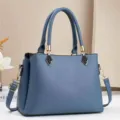 Classic women handbag retro tote bag large capacity shoulder bag elegant commuter bag detail - Blue