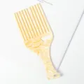 Gros plan sur les détails du peigne en acétate marbré, design élégant à dents larges pour coiffer. - Emballage Individuel / Jaune / 15.9*6.9cm