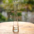 Moderno vaso in vetro trasparente con design slanciato, ideale per piccole composizioni floreali. - Vaso piccolo a bocca rotonda - Grande