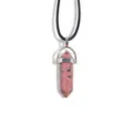 Pendentif colonne hexagonale en cristal avec collier en cuir noir, variante pierre rose. - 1 Pièce/Paquet / Rhodonite