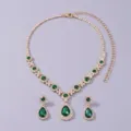 Groene druppel strass ketting en oorbellen set, elegante vergulde sieraden voor feestjes. - Elegante Goud Groene Strass 2-Delige Sieradenset (NS-J6574GHG)