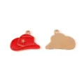 Roter Emaille Cowboyhut Anhänger mit Goldstern Detail, ideal für DIY Schmuckbasteln und Ketten. - Cowboyhut / Rot