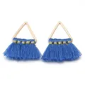 Detailansicht von blauen Polyester Quasten und goldenen Dreieck Anhängern für DIY Schmuck Zubehör - Dreieck / Höhe ca. 25 mm / Blau