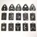 Details zu gotischen Tarotkarten-Emaille-Anhängern, DIY schwarz-weißen Schmuckaccessoires. - 16er Pack / 16# Gemischtes Set Eines Von Jedem Stil