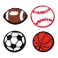 Set di quattro toppe ricamate in ciniglia con palloni sportivi di calcio, basket e baseball. - Set di Palle Miste / Set di 4