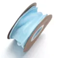 Hellblaue Organza Schleifenband Spule 4 cm breit für Geschenkverpackung, Blumen und Basteln. - Seeblau mit glattem Rand