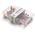 Spilli da sarta in acciaio inossidabile con teste colorate in scatola di plastica trasparente. - Colorato