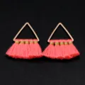 Handgefertigte dreieckige Polyester-Quasten-Ohrringe mit Goldfaden, DIY-Schmuckzubehör. - Dreieck (F7797/F7796/F7795) / Höhe ca. 25 mm / Fluoreszierendes Rosa
