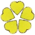 Dettaglio toppa ricamo spugna cuore giallo, bordo glitter oro, accessorio vestiti. - Cuore / Confezione da 10 / Giallo / 5cm