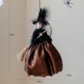 Halloween decoración de bruja colgante con escoba, muñeca de fiesta aterradora accesorio. - Estilo C Marrón